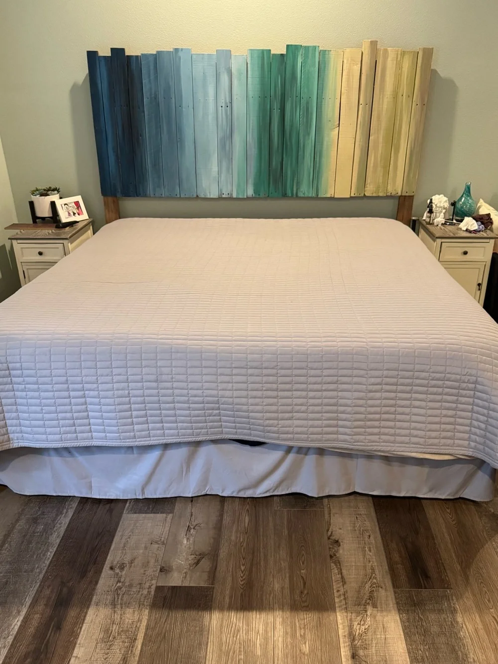 Kienna Quilt Coverlet Bedspread in Light Gray - King Size w/ Matching Shams
